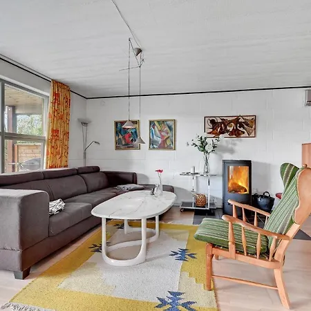 2 Bedroom Beautiful In Roslev Holiday home