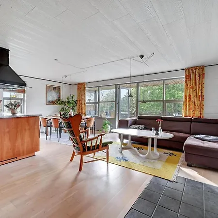2 Bedroom Beautiful In Roslev Flovtrup